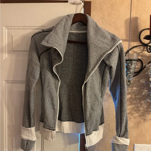 lululemon athletica Gray Herringbone Hoodie - Picture 4 of 6